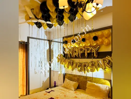 Amazing Anniversary Balloon Decor