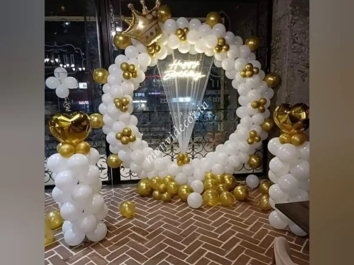 Luxury Golden White Ring Decor