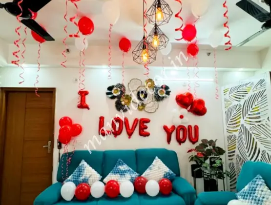 Surprise Love Balloon Decor