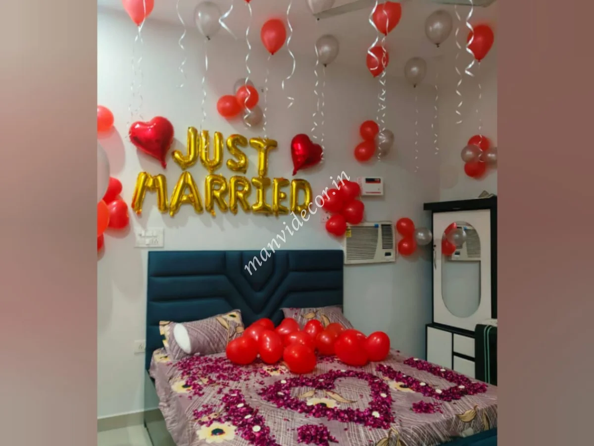 Newlywed Room Balloon Decoration